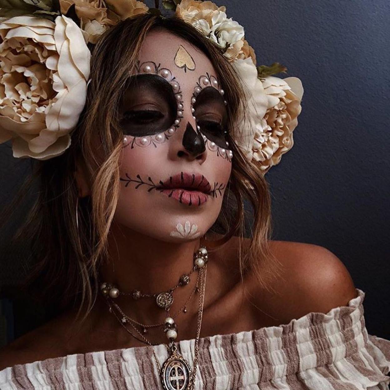 Mujer con maquillaje de Halloween