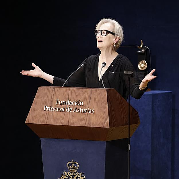 Maryl Streep en la tribuna para agradecer el Premio Princesa de Asturias. 