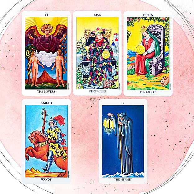 La regencia de Los Amantes del Tarot y la Luna de Escorpio te ayudan a encontrar pareja (y a arrasar en el amor)