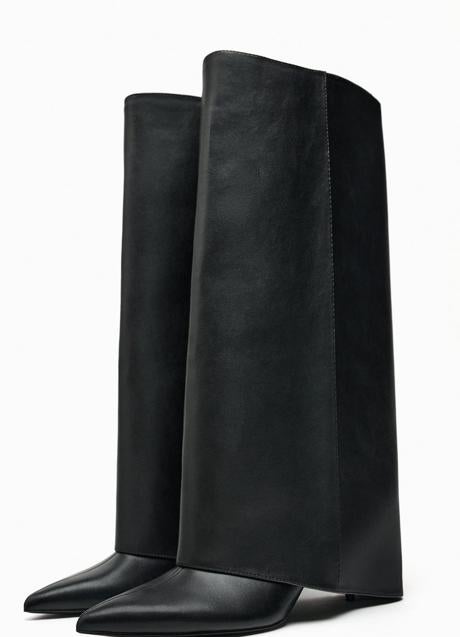 Imagen - Botas altas de color negro de Zara (59,99 euros)