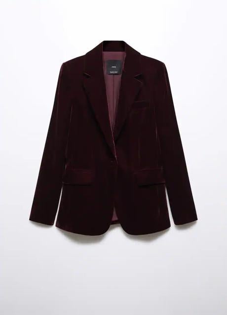 Imagen - Blazer de terciopelo en burdeos de Mango. Foto: Mango.
