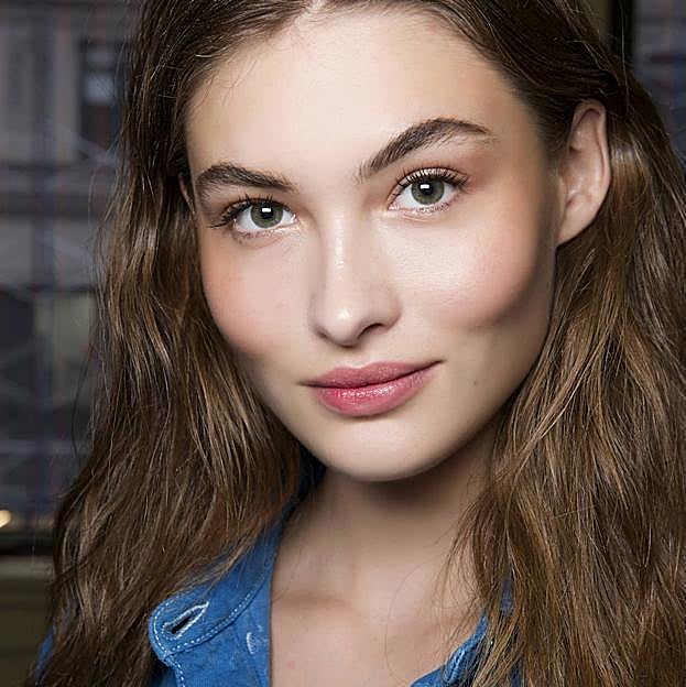 Los mejores bálsamos labiales con color para un efecto buena cara