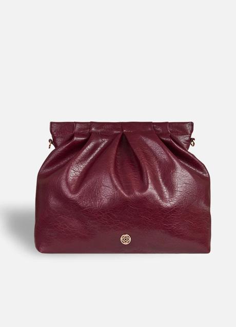 Imagen - Bolso pouch en burdeos de Lonbali. Foto: Lonbali.