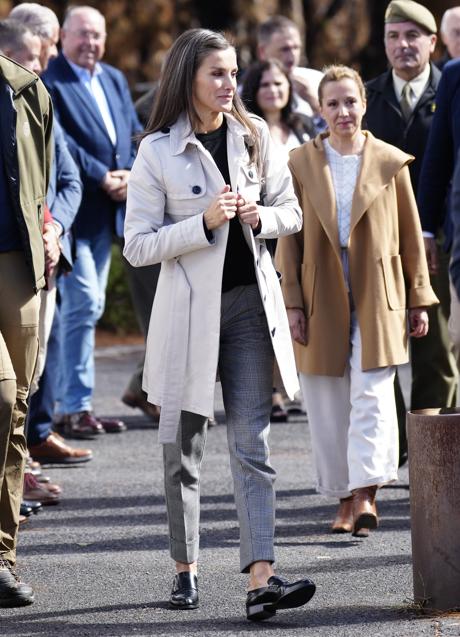 Imagen - La reina Letizia con un look cómodo con mocasines. / LIMITED PICTURES