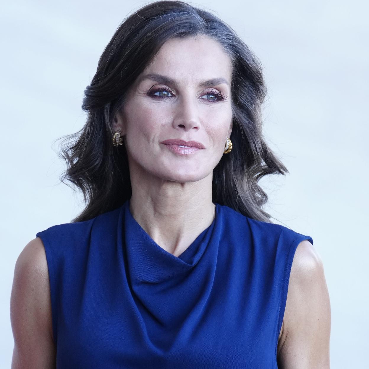 La reina Letizia, de azul en Tenerife.