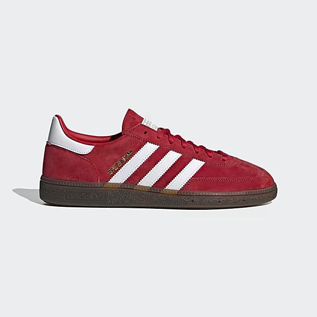 Zapatillas deportivas Spezial en rojo de Adidas (110 euros).