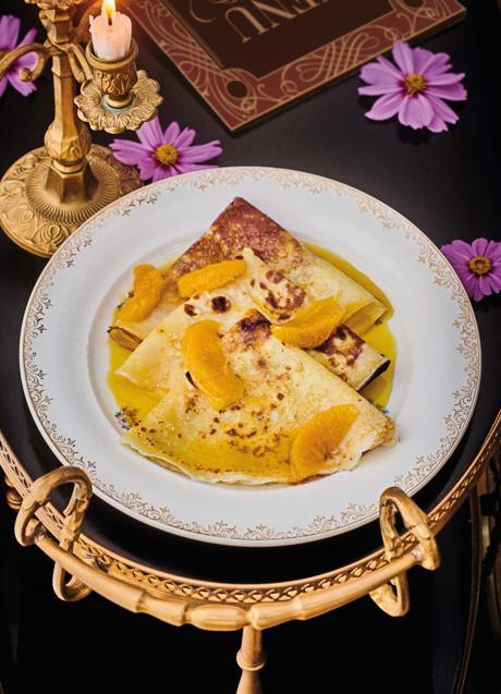 Imagen - Los crepes Suzette de La Bella y La Bestia, otra de las recetas de Postres de Película. / Hachette Héroes.