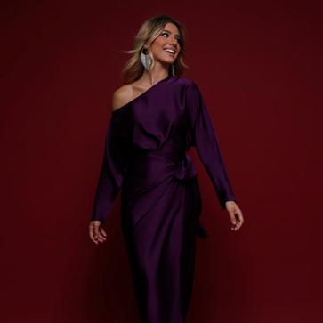 Imagen secundaria 1 - Isabel Díaz Ayuso es fiel a las creaciones de Vicky Martín Berrocal para su firma Victoria en sus citas importantes. 