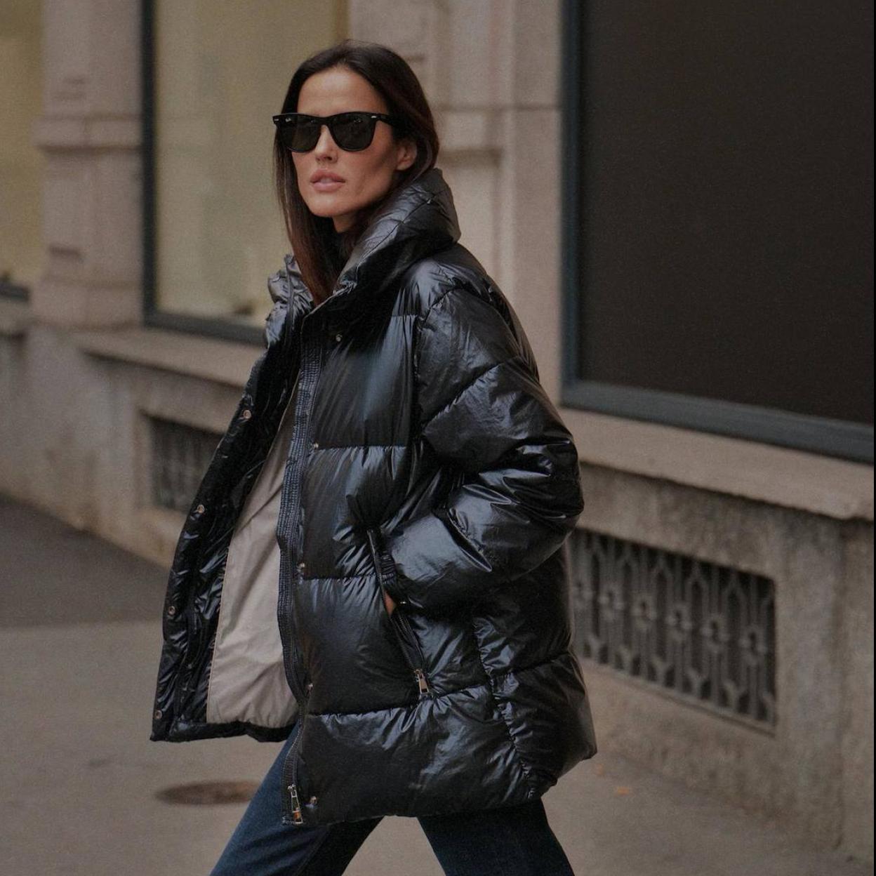 Influencer con anorak acolchado