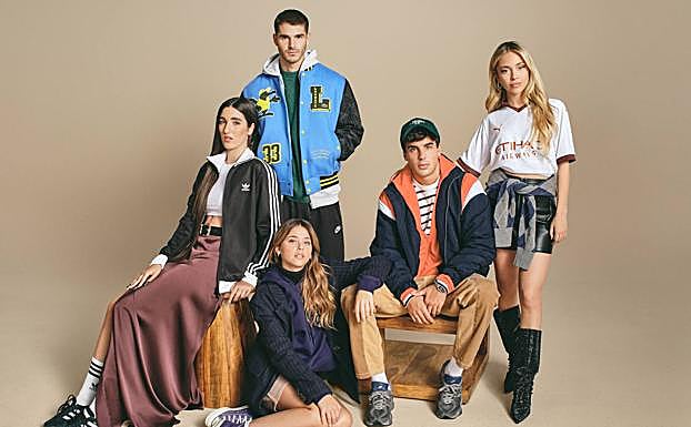 La cantante Judeline, el actor Álvaro Mel, la actriz Nicole Wallace, el actor Óscar Casas y la cantante Ana Mena.