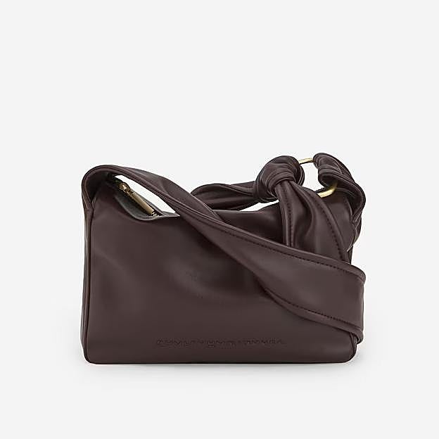 Bolso bandolera en color marrón de Adolfo Domínguez.