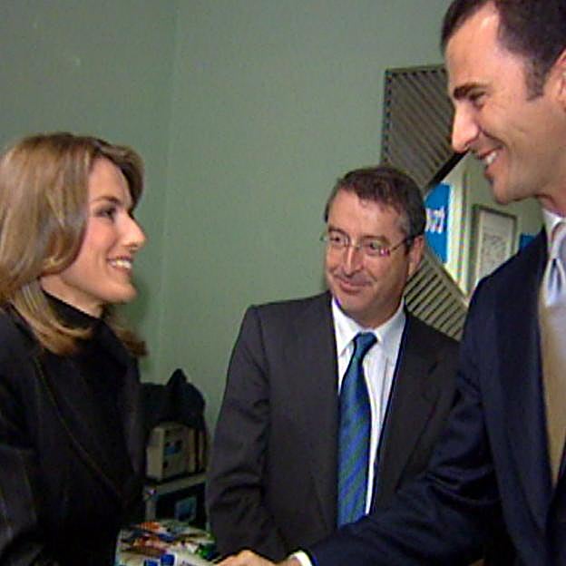 Primera imagen de los reyes Letizia y Felipe juntos en el año 2003. 
