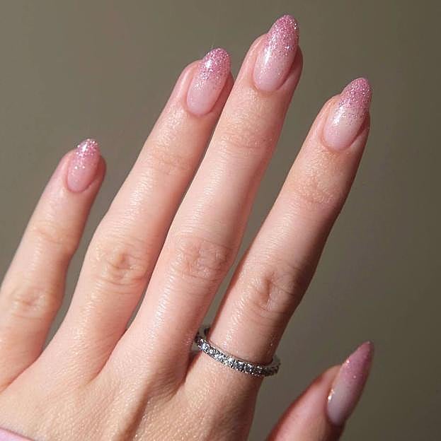 Manicura glitter degradada