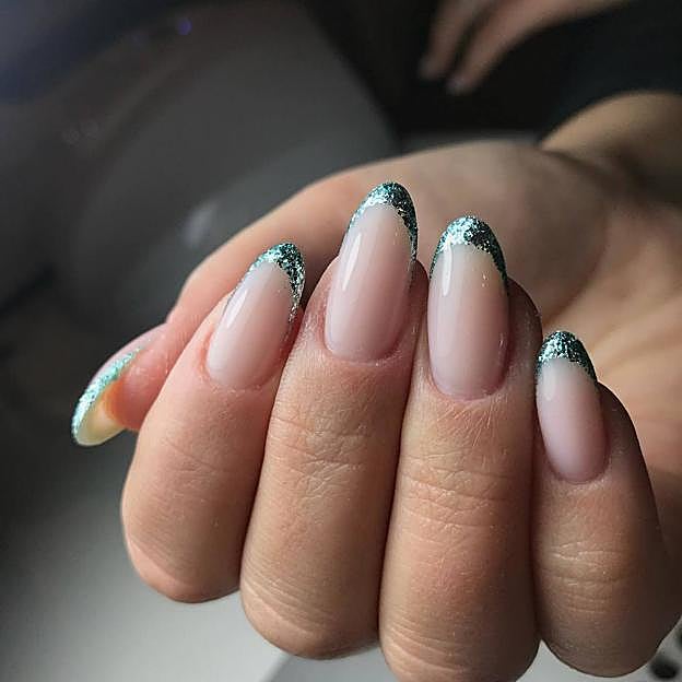 Manicura francesa con glitter