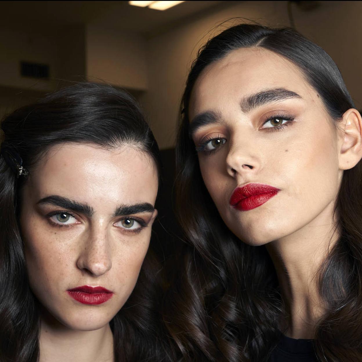 Modelos con perfiladores de labios de larga duración