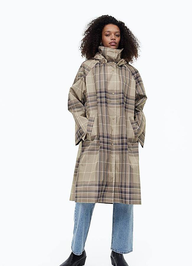 Imagen - Abrigo de cuadros tipo chubasquero