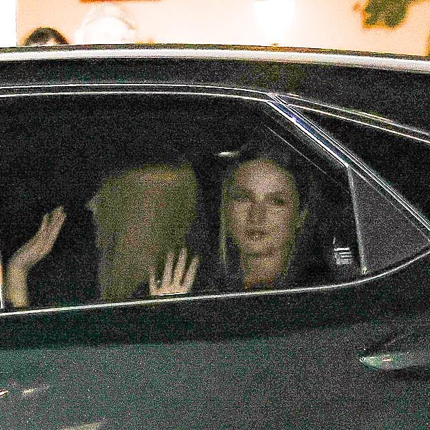 Así es el vestido que la princesa Leonor llevó en su 18 cumpleaños: rojo, midi y muy sencillo