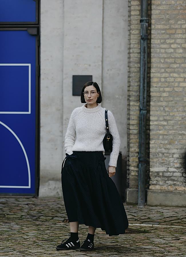 Imagen - Una mujer con look en blanco y negro. Foto: Launchmetric spotlight