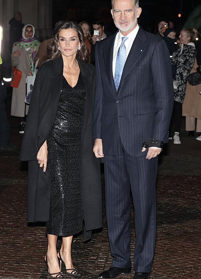 Imagen - El rey Felipe VI y la reina Letizia con unvestido negro de lentejuelas. / GTRES