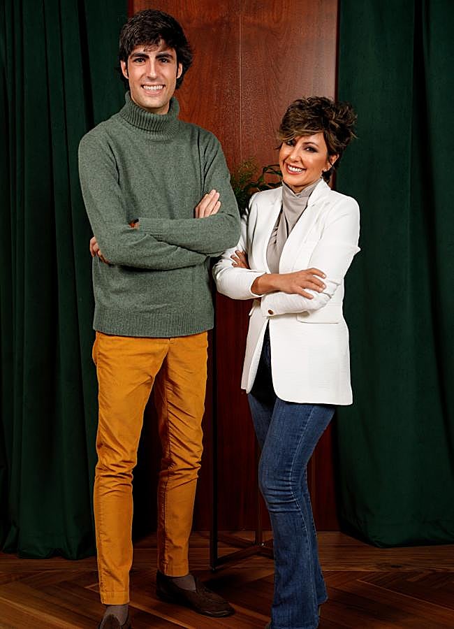 Imagen - Sonsoles Ónega junto al finalista del Premio Planeta, Alfonso Goizueta. / Javier Ocaña 