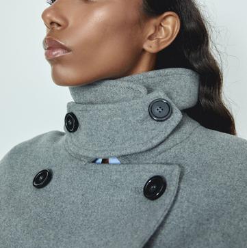 Imagen secundaria 1 - Abrigo de paño gris de Sfera. (89,99 euros).