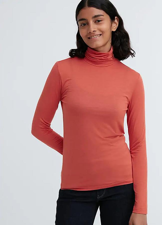 Imagen - Camiseta térmica de cuello alto ultraligera de Uniqlo. Foto: Uniqlo.