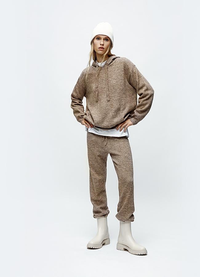 Imagen - Conjunto de sudadera y pantalón jogger de Lefties: sudadera 17,99 euros y pantalón 15,99 euros.