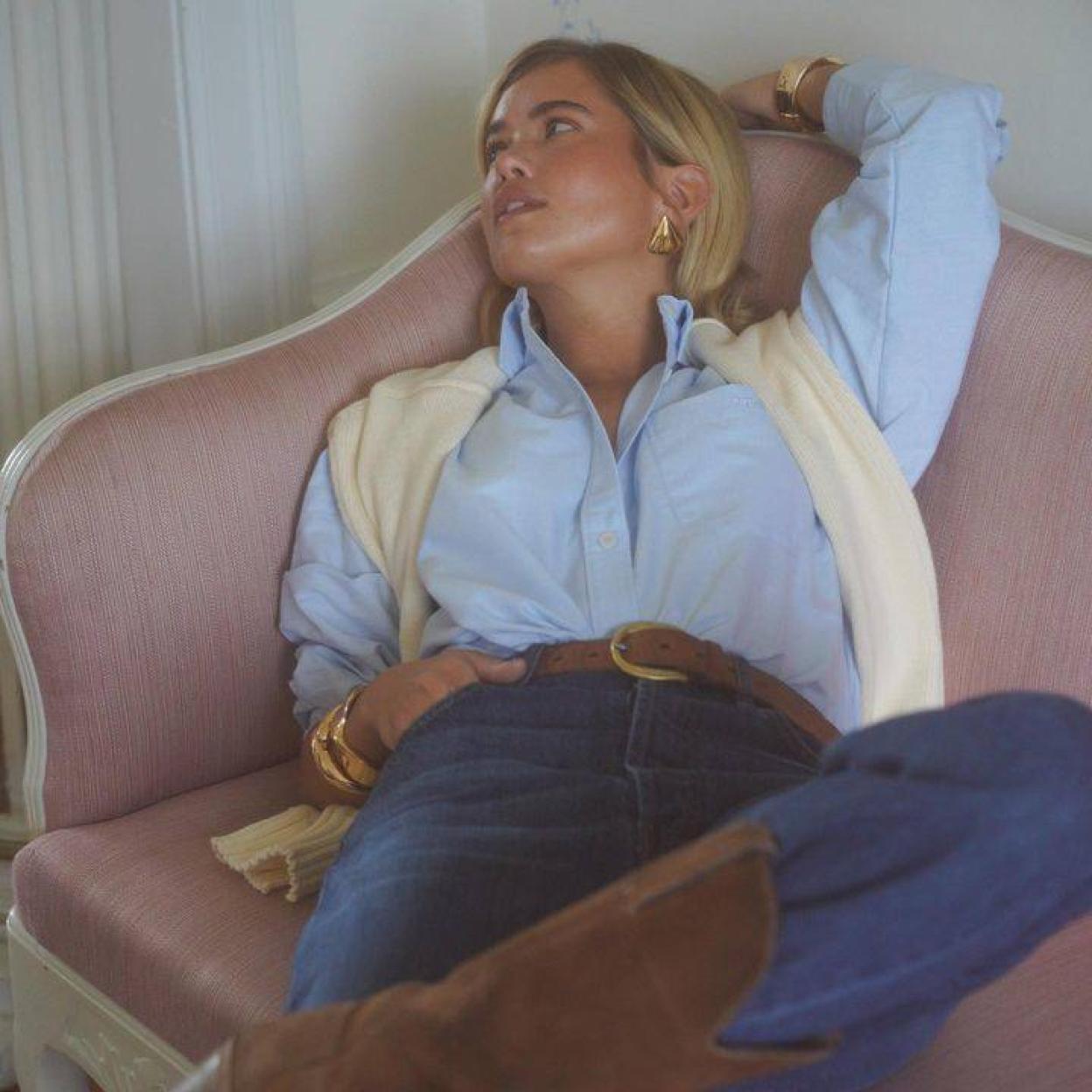 Influencer con look tendencia Old Money