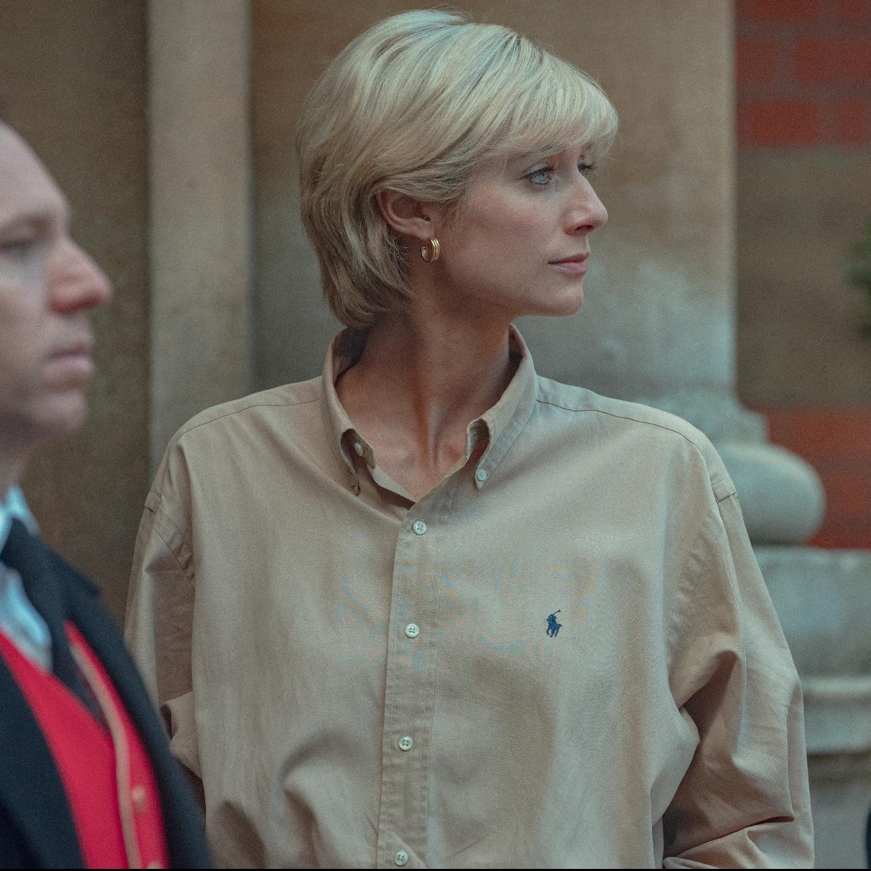 Elizabeth Debicki como Diana de Gales en una imagen de la sexta temporada de The Crown.