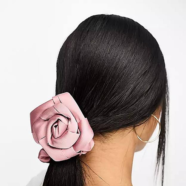 Coletero de pelo con forma de flor