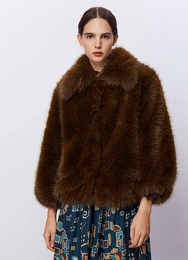 Imagen - Abrigo corto de pelo marrón