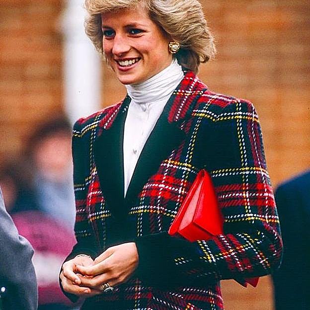 Los pendientes asequibles inspirados en la princesa Diana antes del estreno final de The Crown