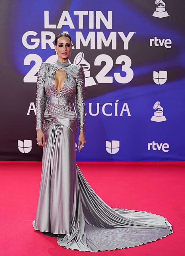 Imagen - Eva González en la alfombra roja de los Grammy Latinos/LIMITED PICTURES