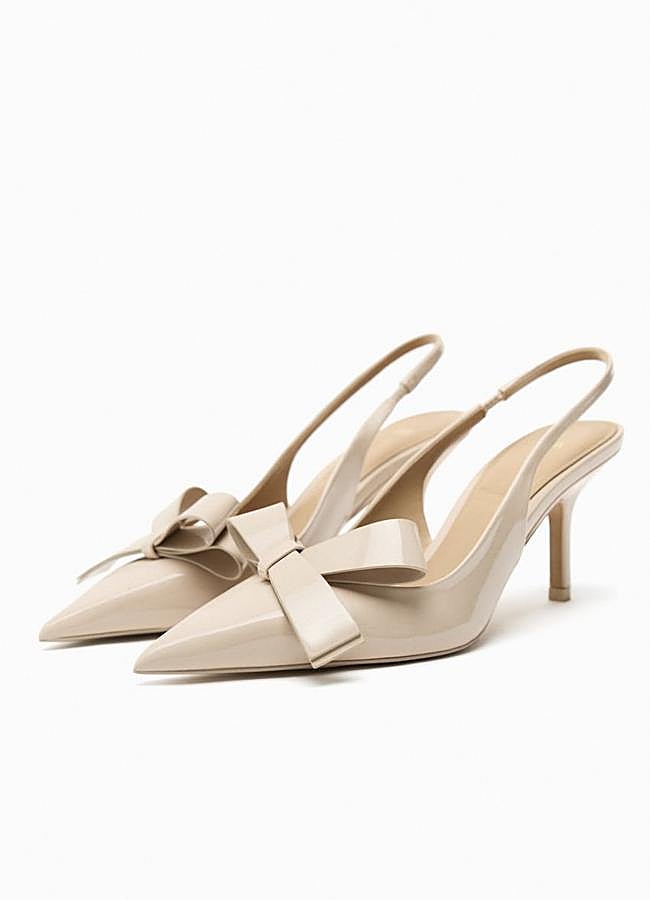 Imagen - Zapatos de tacón con lazada en color nude de Zara. Foto: Zara.