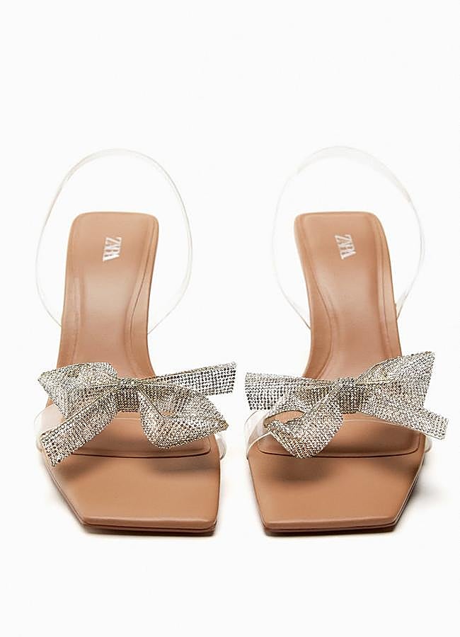 Imagen - Sandalias de tacón con lazo de lentejuelas de Zara. Foto: Zara.