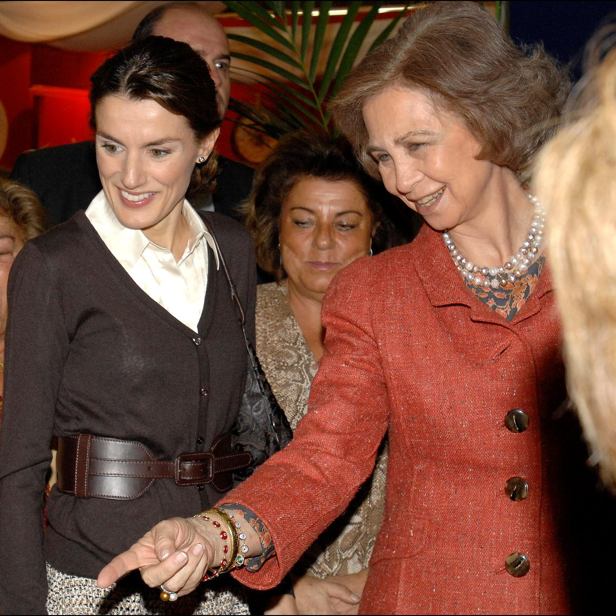 La reina Sofía y doña Letizia en el Rastrillo Nuevo Futuro en 2007.