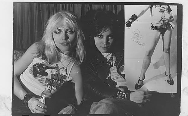 Debbie Harry, con otra histórica de la escena: Joan Jett. 