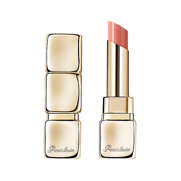 Bálsamo de labios con color KissKiss Bee Glow lip Balm de Guerlain.