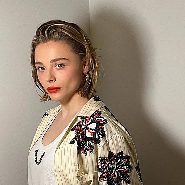 Chloe Grace Moretz con wet look desenfadado