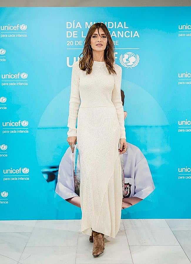 Imagen - Sara Carbonero con un vestido de punto de Mango.