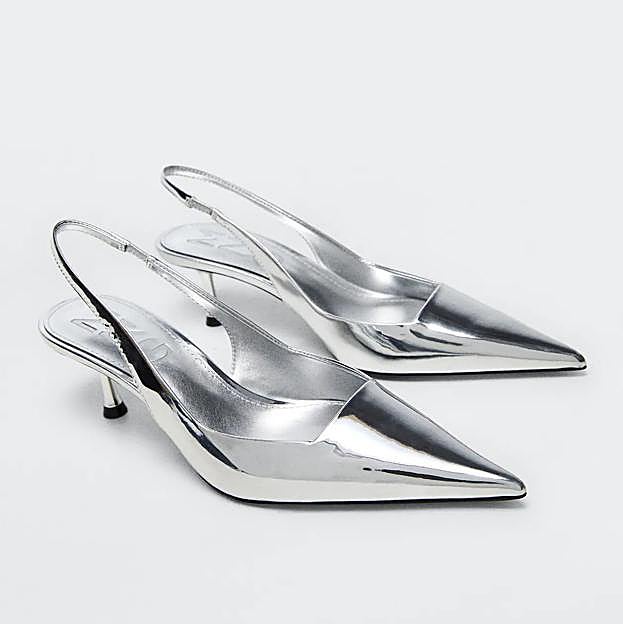 Zapatos de tacón metalizados de Mango Outlet (19,99 euros).