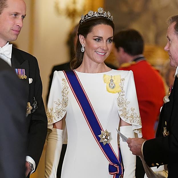 En multitud de ocasiones, Kate ha escogido llevar guantes para sus looks de gala