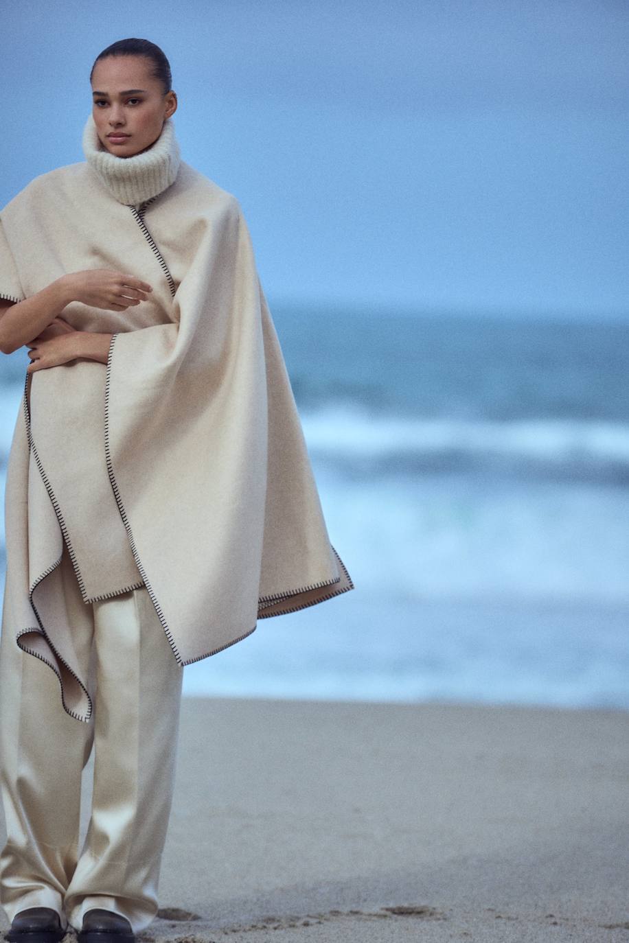 Imagen - Abrigo capa largo de lana