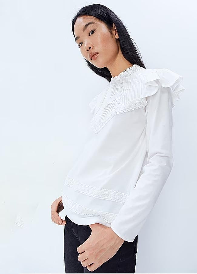 Imagen - Blusa blanca romántica de Sfera, 13,99 euros.