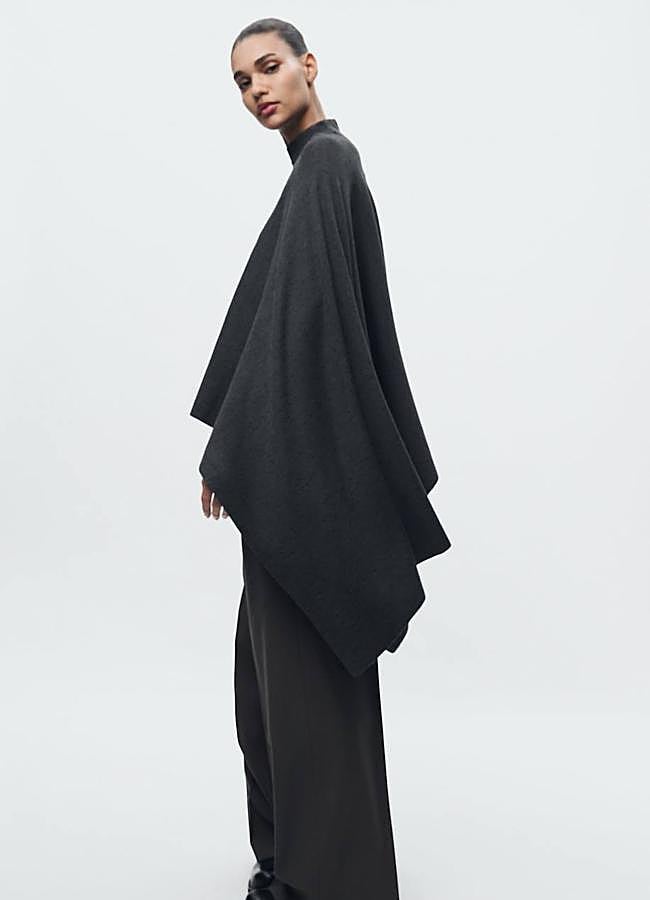 Imagen - Abrigo capa de punto con cuello alto