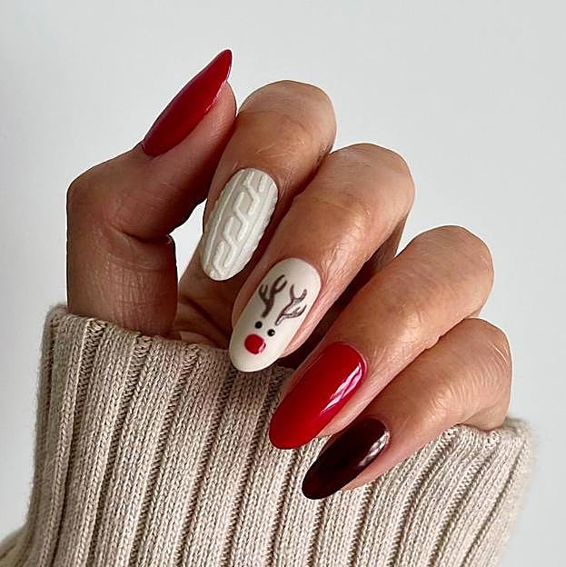 Uñas navideñas con dibujo de Rudolph