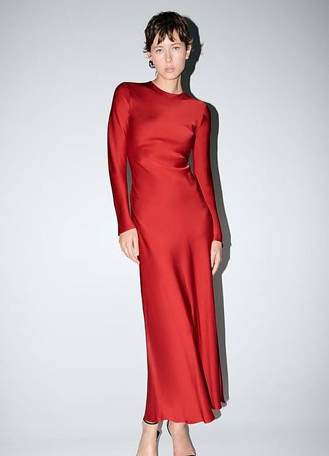 Imagen - Vestido rojo de satén con espalda abierta