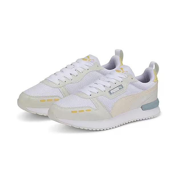 Zapatillas en blanco y rosa de Puma (41,99 euros).