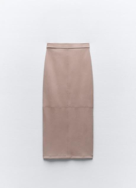 Imagen - Falda rosa de Zara (17,99 euros)