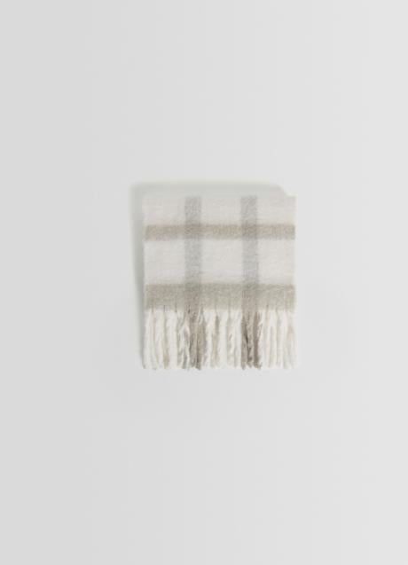 Imagen - Bufanda con estampado de cuadros de Bershka (12,99 euros)